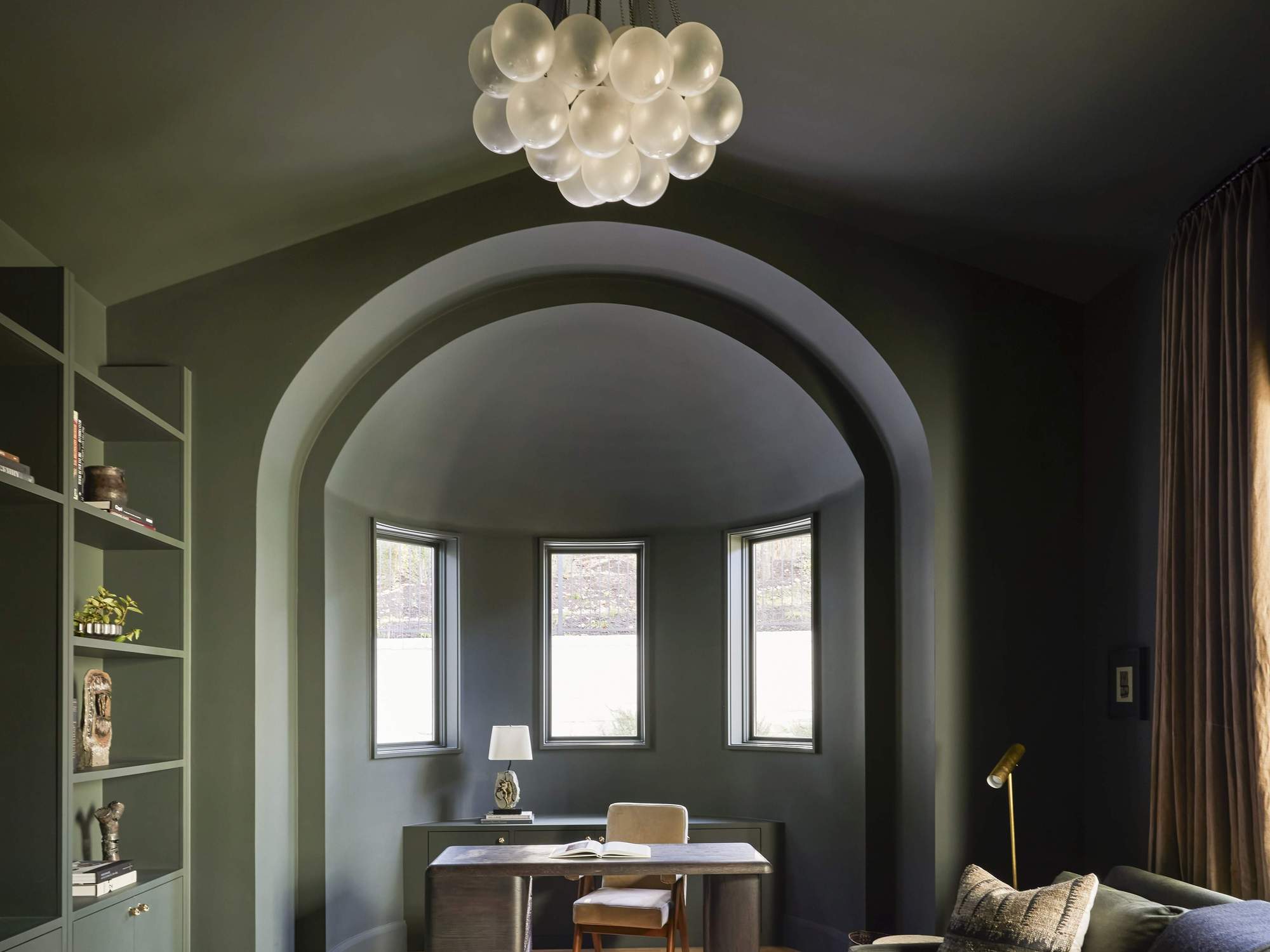 Color drenching, Houzz 2025 summer home design trends