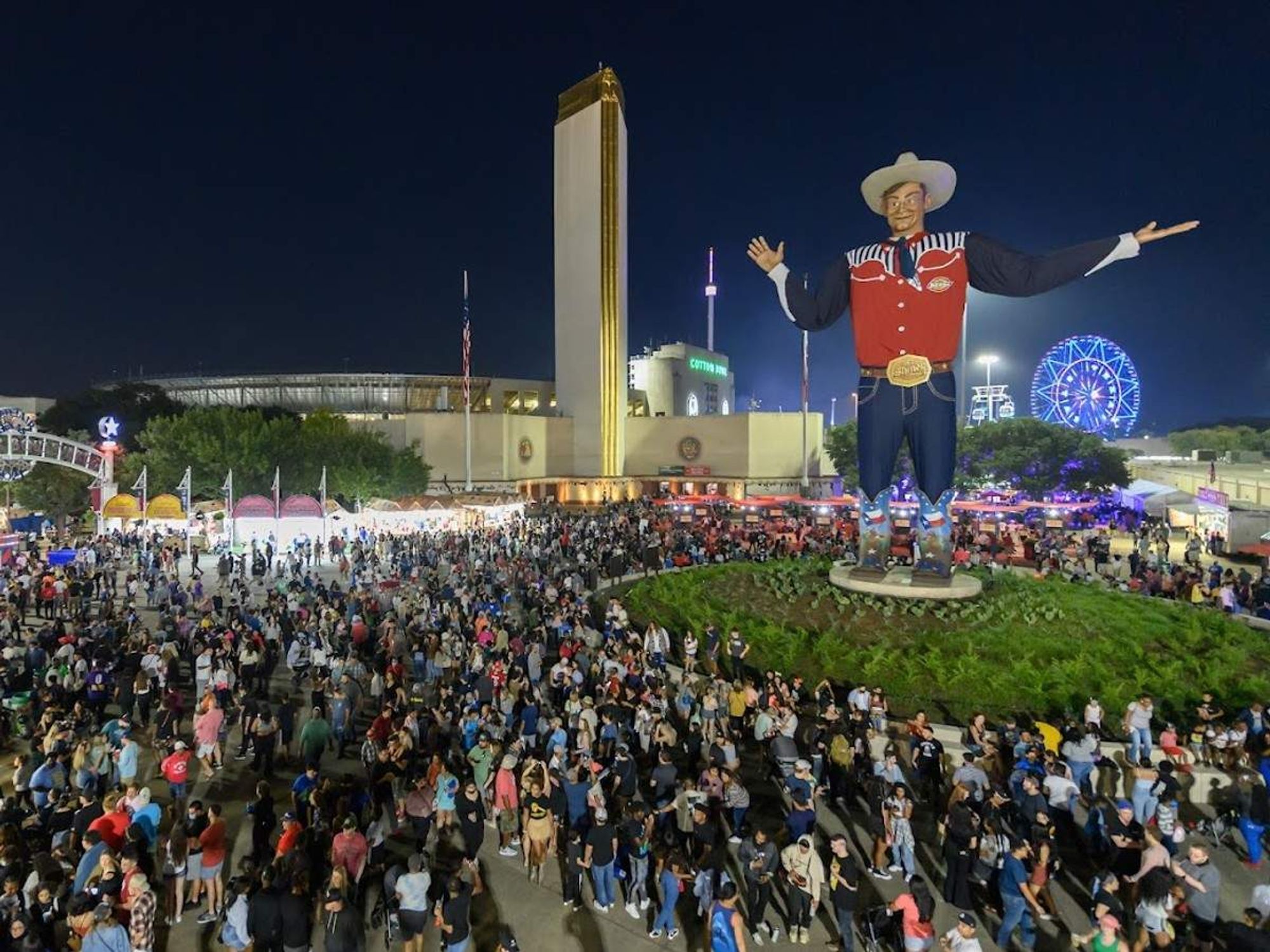 Crowds at State Fair of Texas