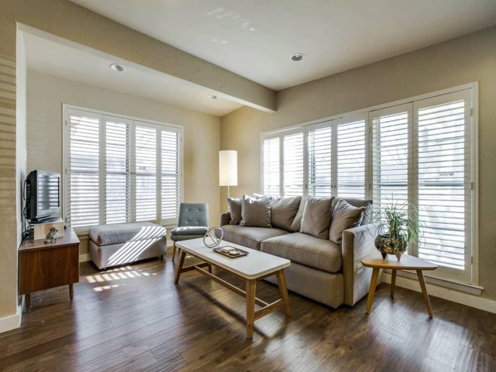 Dallas, home for sale, 936 peavy road, living room