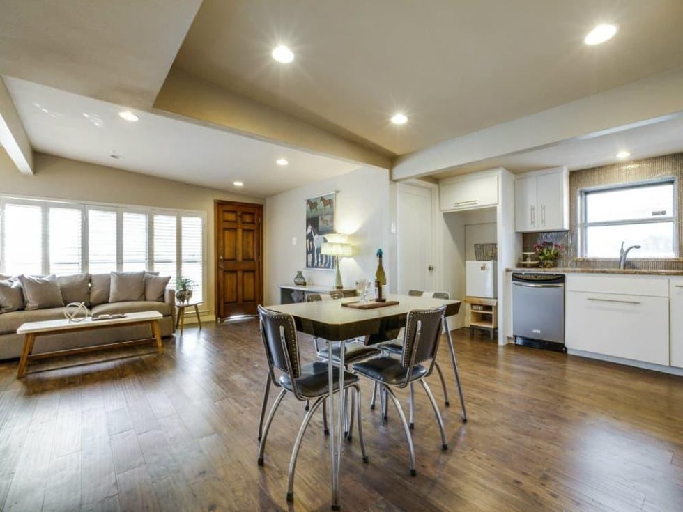 Dallas, home for sale, living room, 936 peavy road