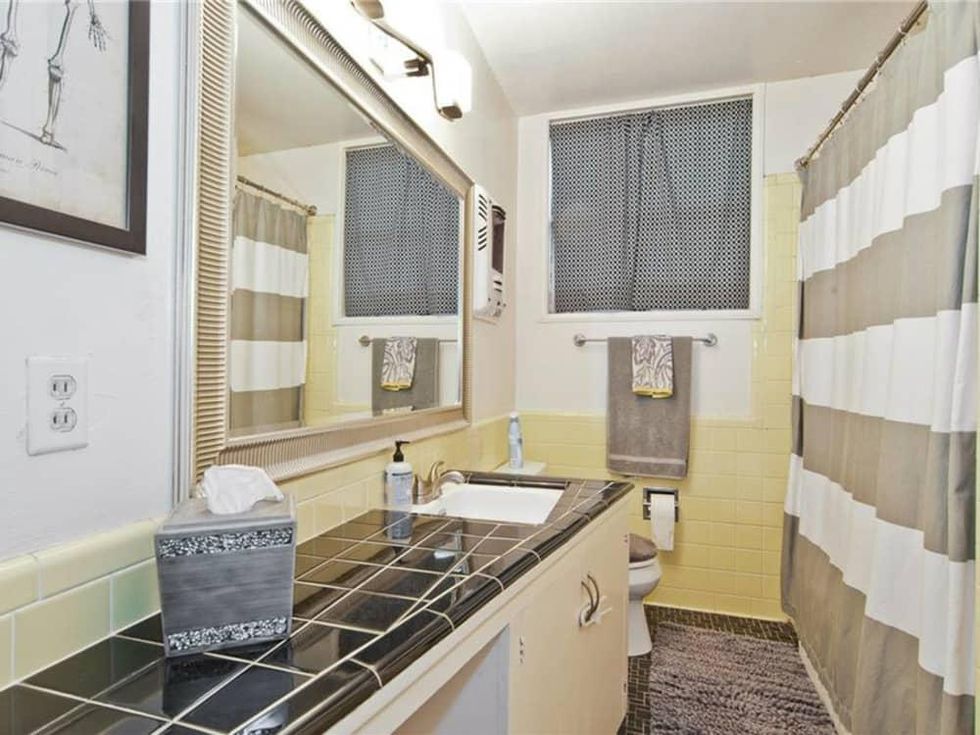 Dallas home, home for sale, 2005 Saint Francis Avenue, bathroom