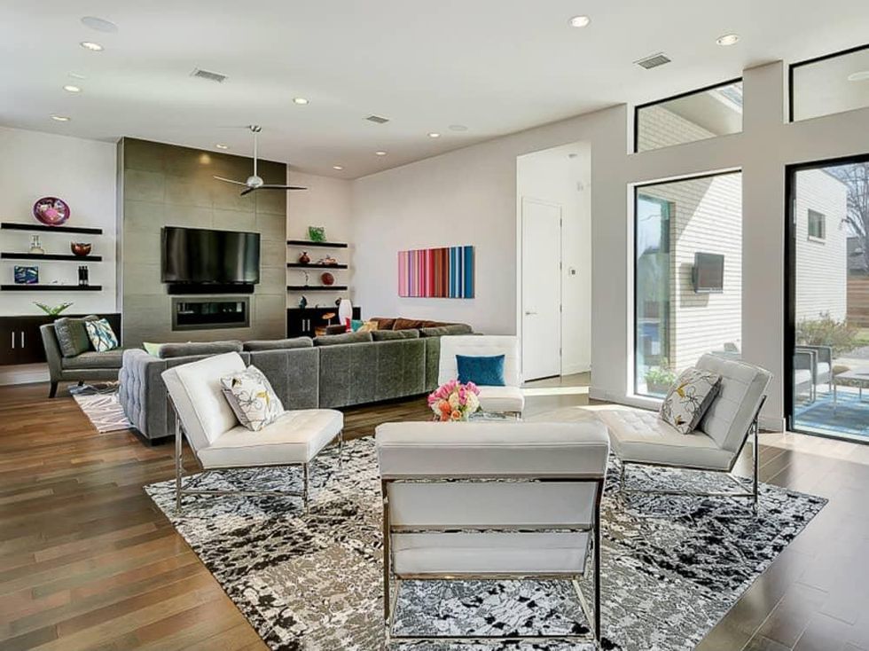 Dallas living room porch.com