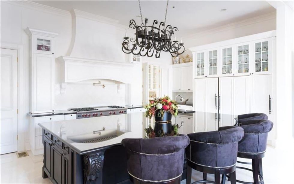 Dallas palace for sale, 9006 Douglas Ave.