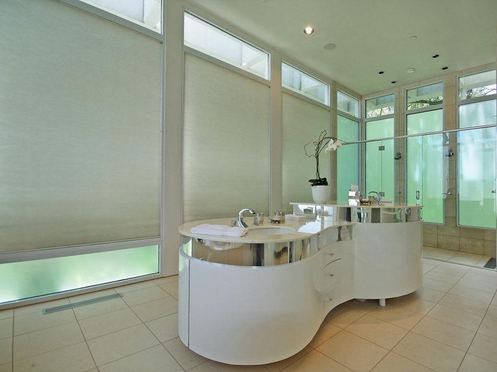 Dallas, TNT, 4130 Cochran Chapel