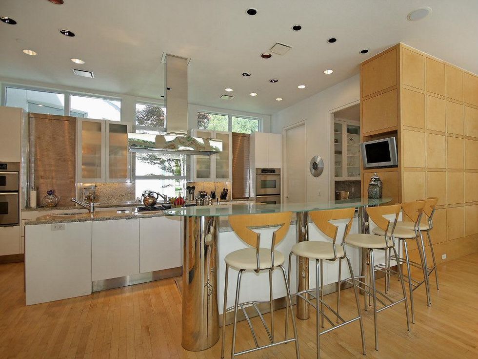 Dallas, TNT, 4130 Cochran Chapel