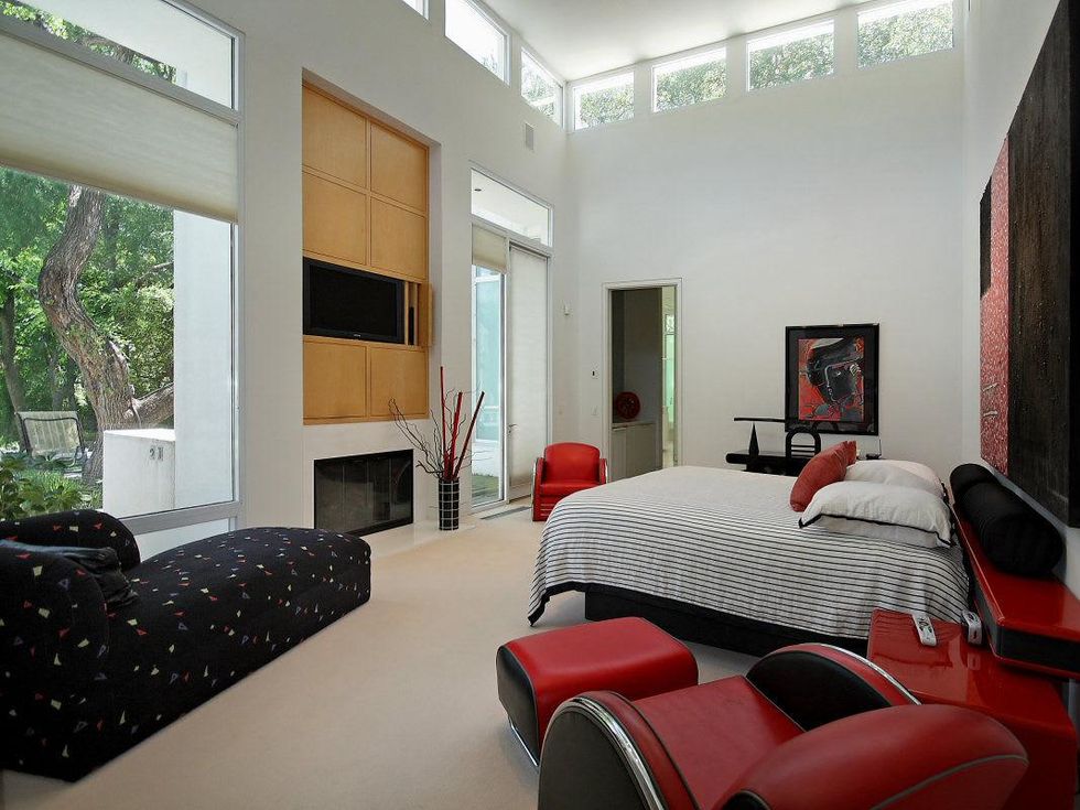 Dallas, TNT, 4130 Cochran Chapel