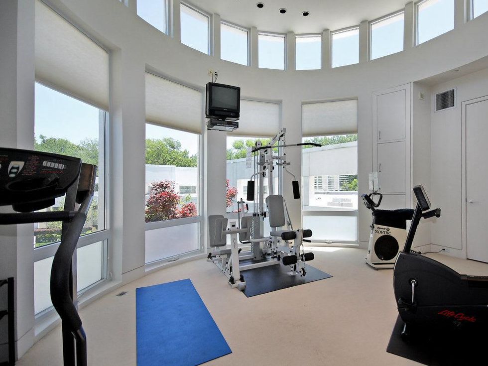 Dallas, TNT, 4130 Cochran Chapel