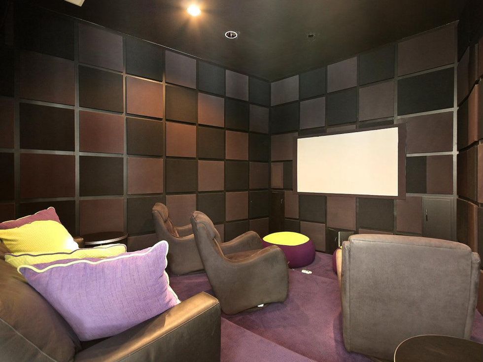 Dallas, TNT, 4130 Cochran Chapel