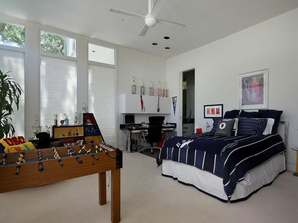 Dallas, TNT, 4130 Cochran Chapel