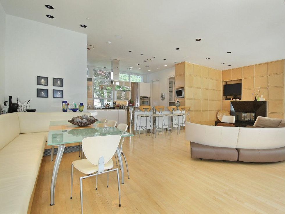 Dallas, TNT, 4130 Cochran Chapel