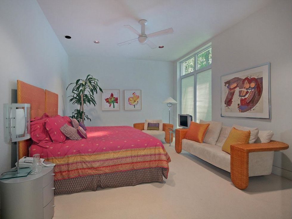 Dallas, TNT, 4130 Cochran Chapel