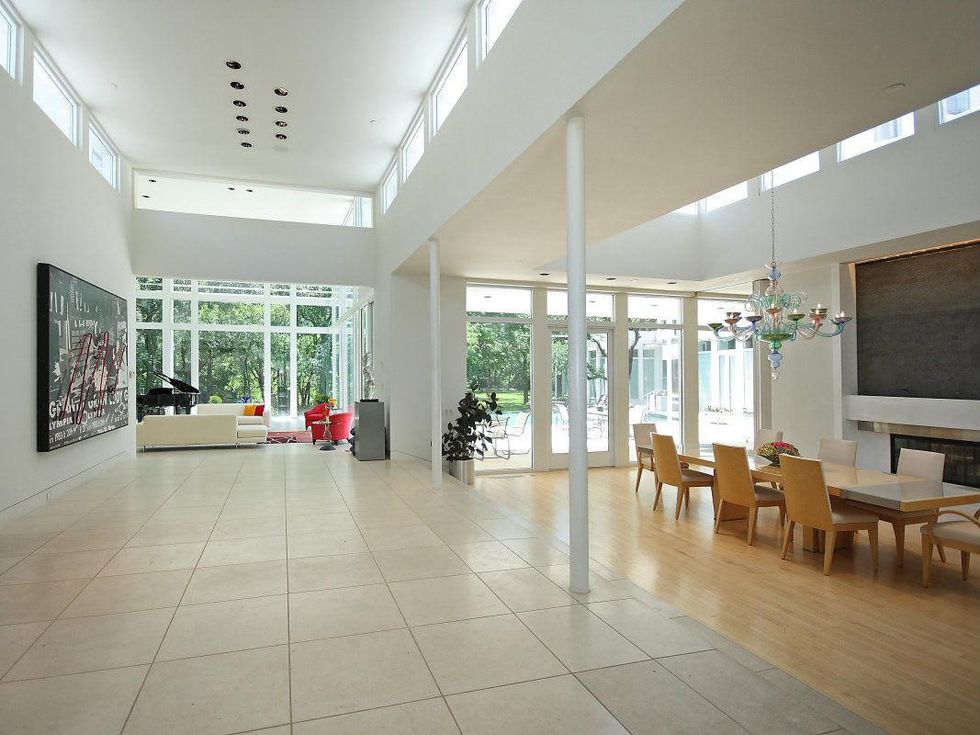 Dallas, TNT, 4130 Cochran Chapel