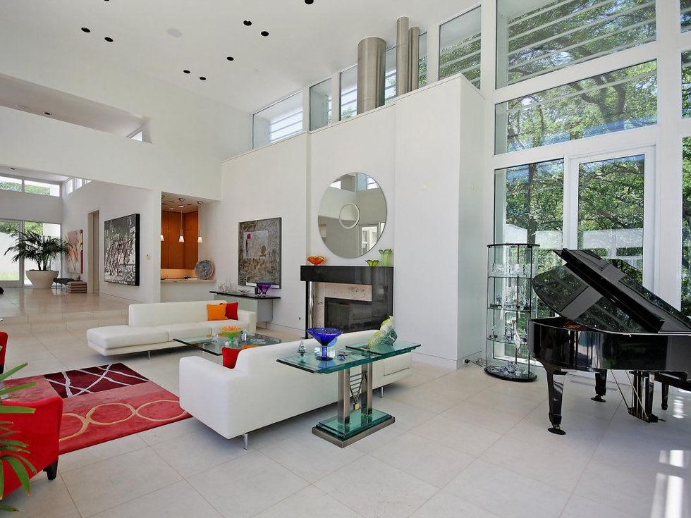 Dallas, TNT, 4130 Cochran Chapel