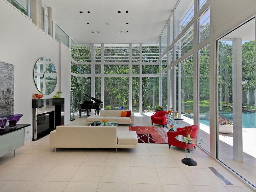 Dallas, TNT, 4130 Cochran Chapel