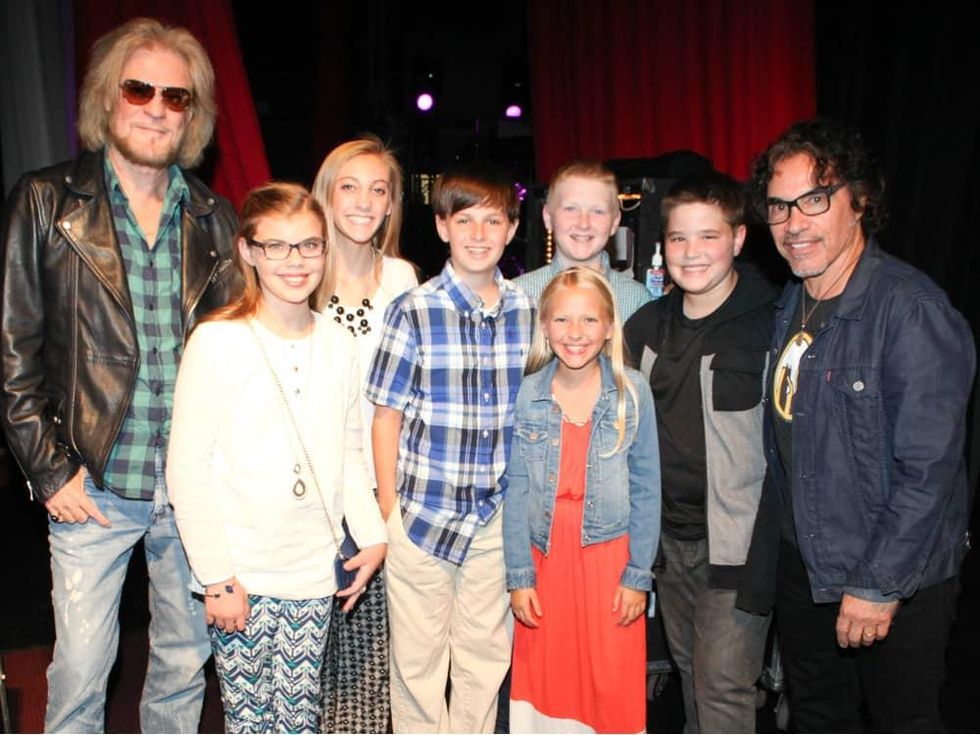 Daryl Hall, John Oates, Katie Siburt, Makenzie Stevens, Tyler Gaylor, Merritt Jay, Ella Jay, David Siburt