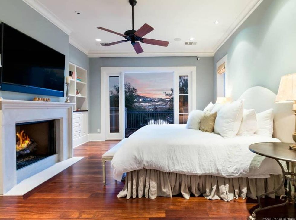 Dennis Quaid Lake Austin Bedroom