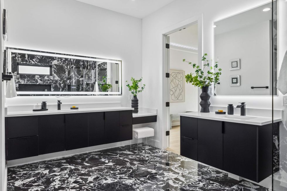 Derrick Henry's Dallas home for sale at 7307 Kaywood Drive