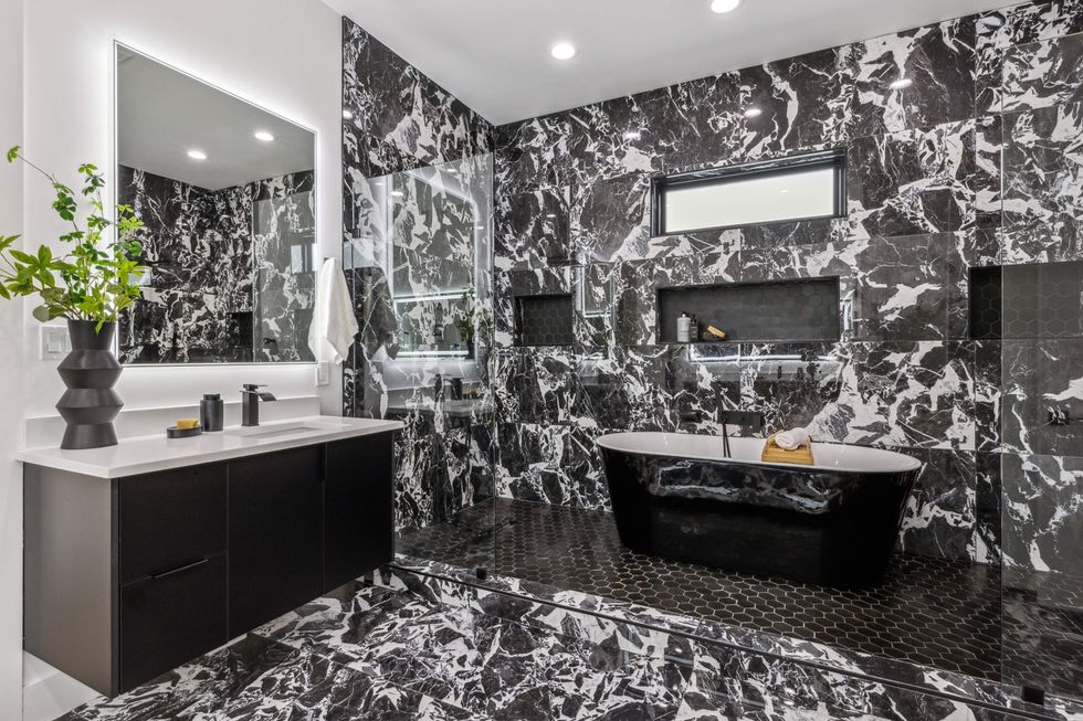 Derrick Henry's Dallas home for sale at 7307 Kaywood Drive