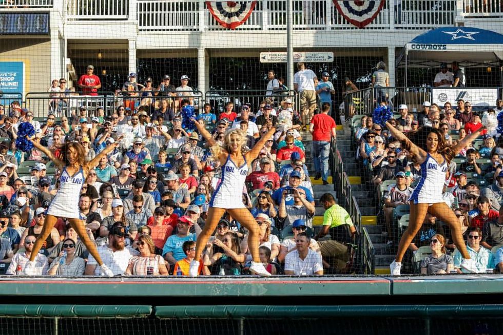 Dirk Nowitzki holds celebrity baseball charity game in Texas