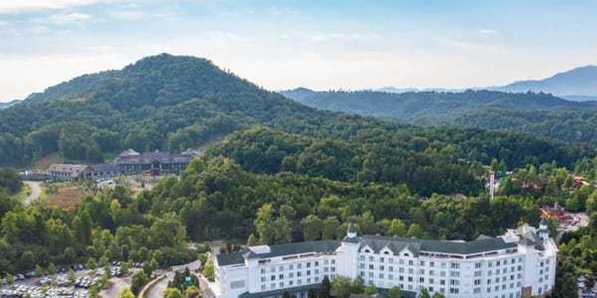 Take a Dolly Parton pilgrimage from Dallas to these Tennessee hot spots