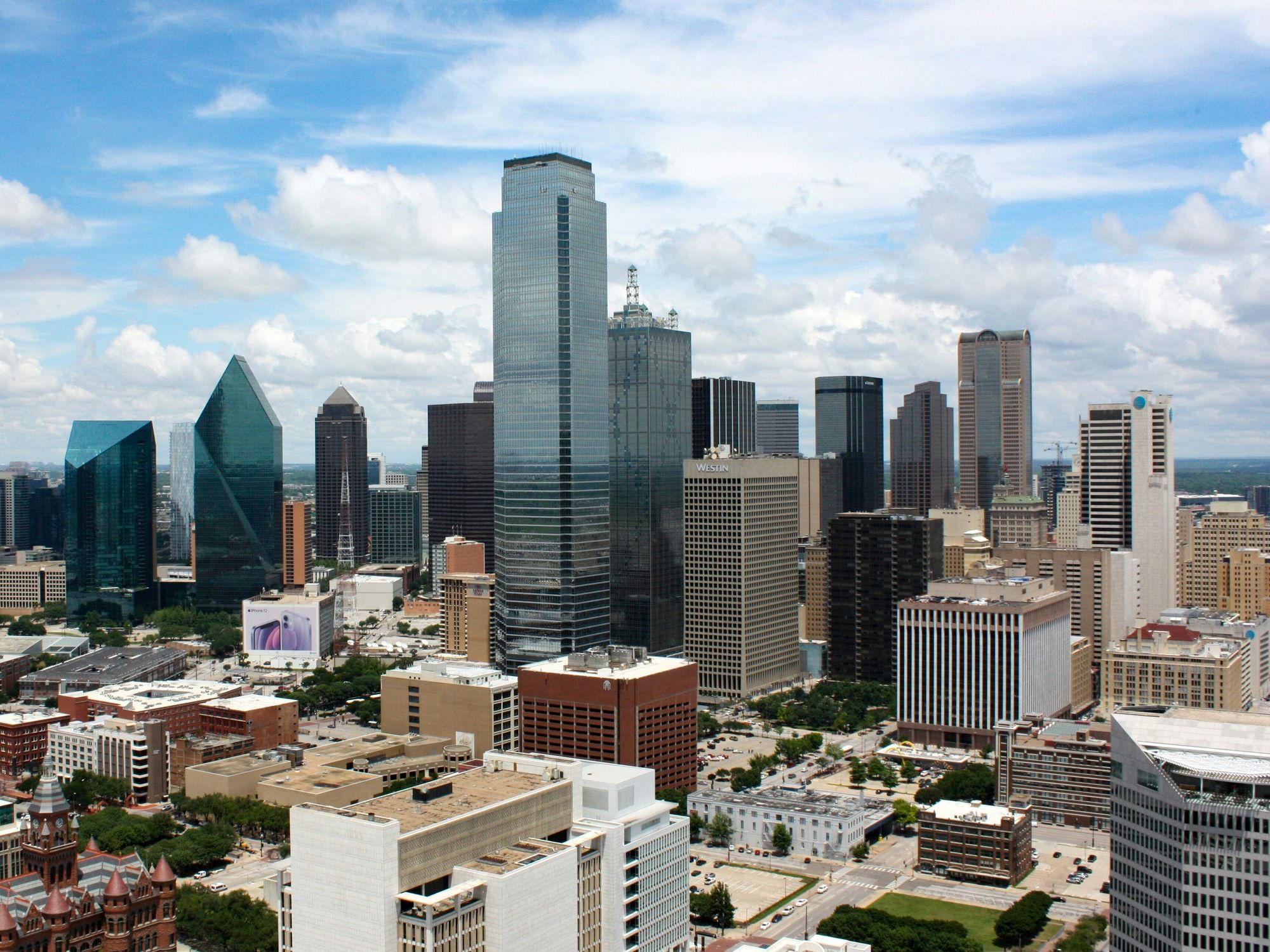 Downtown Dallas skyline cropped 4x3