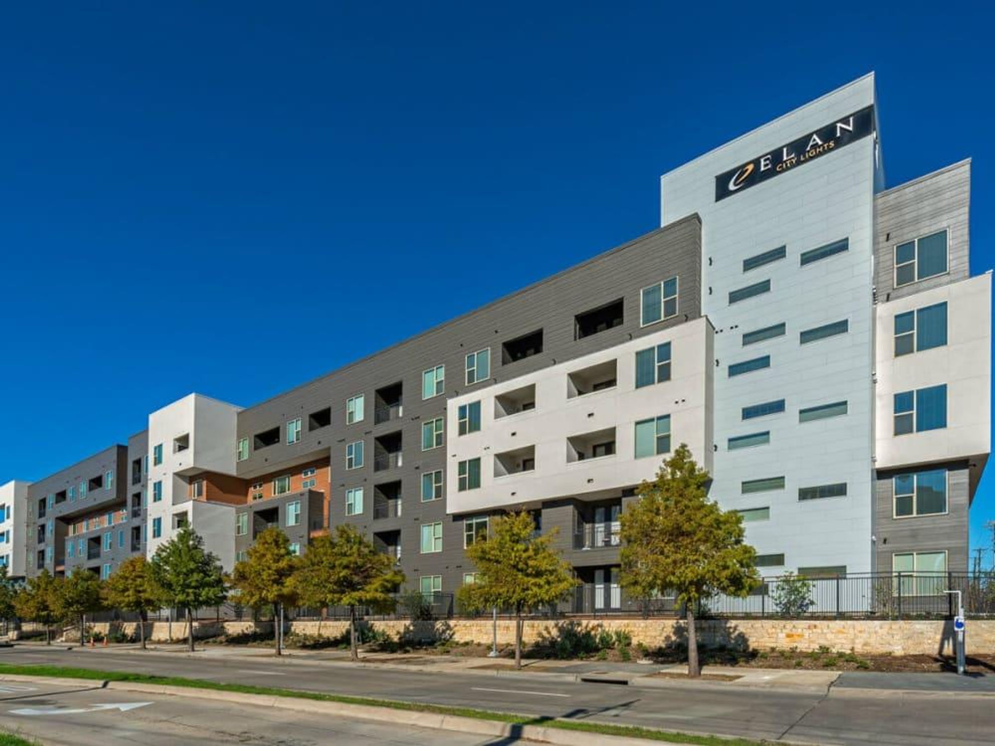 Elan City Lights apartments in Dallas
