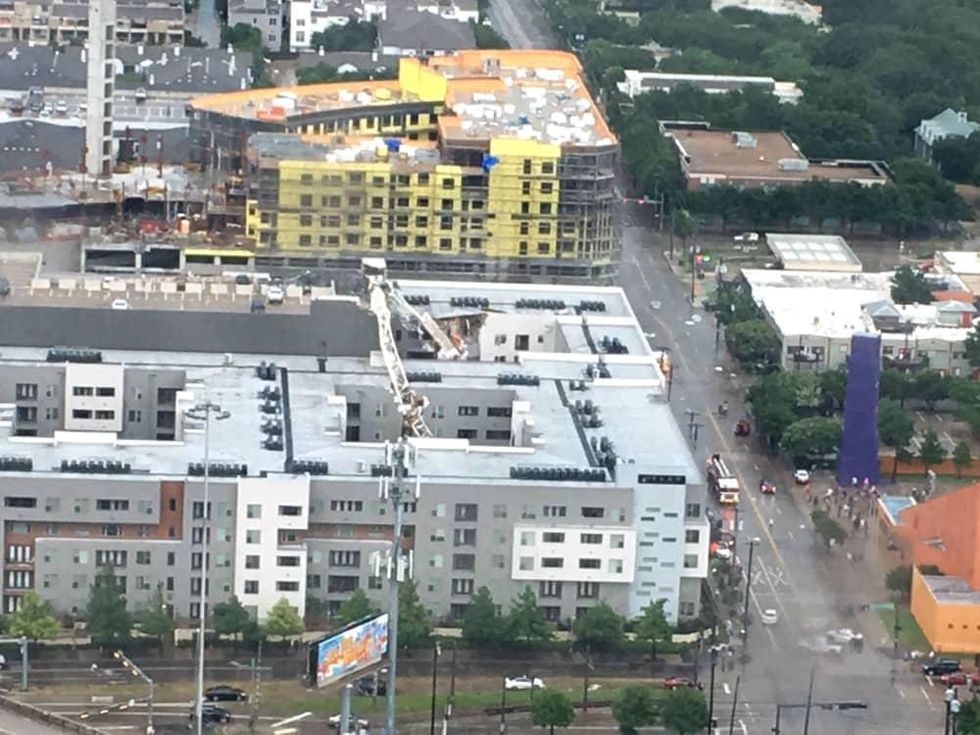 Elan City Lights crane