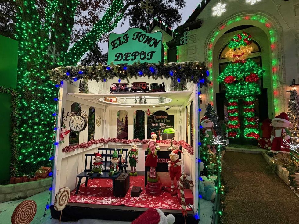 Elf Town, Loders, Deerfield Plano, Great Christmas Light Fight
