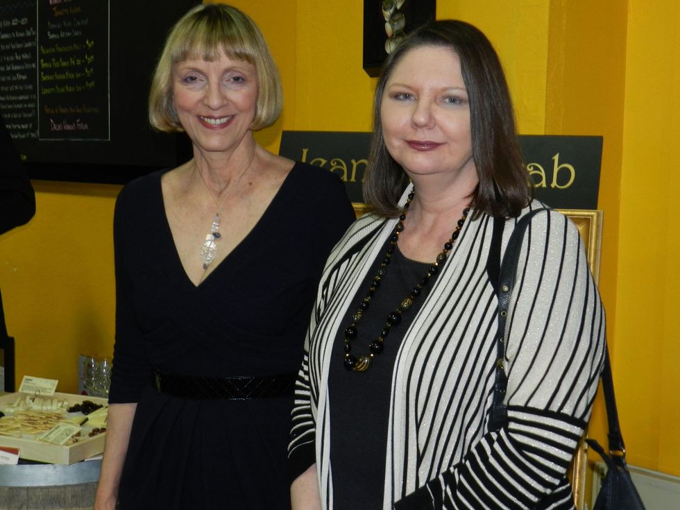 Elle Schuster, Cindy Hartmann