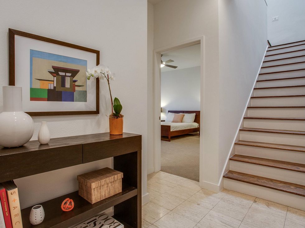 Entry at 5990 Lindenshire #125E