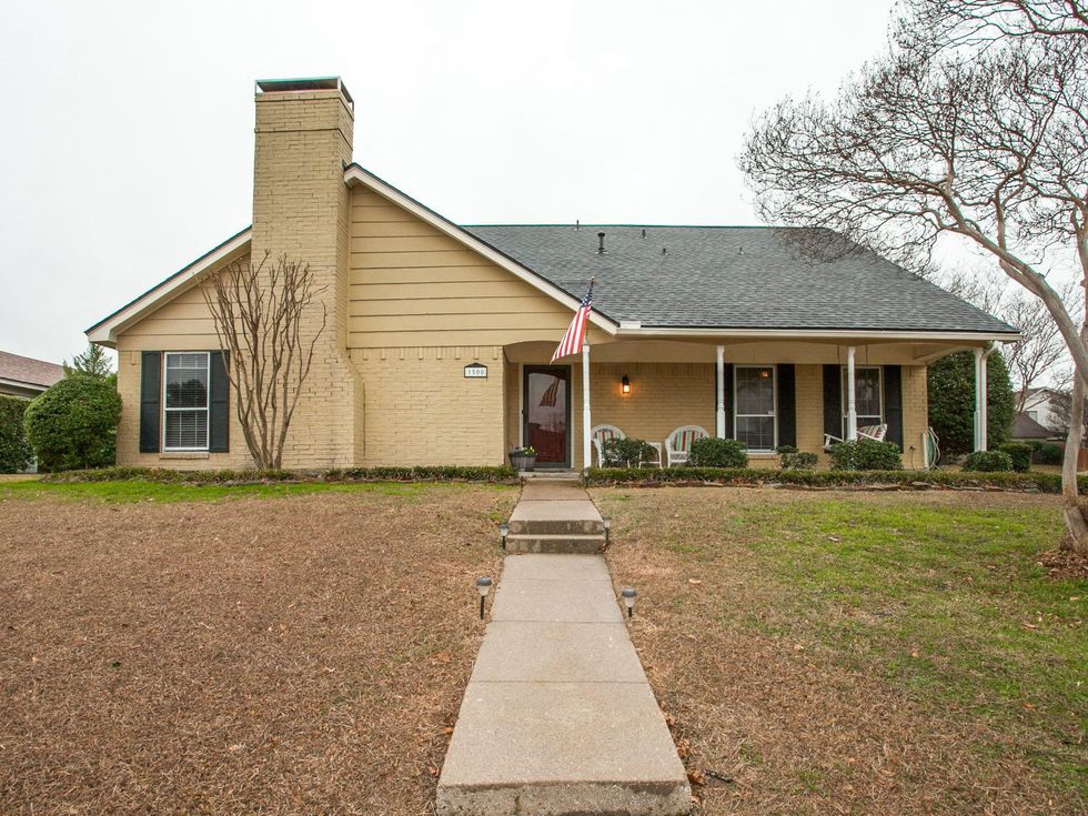 Exterior of 1500 Stoneham Place in Richardson