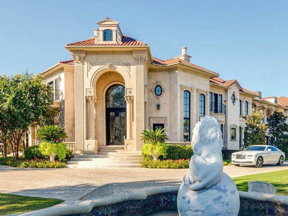 Exterior of 9625 Preston Rd. in Dallas