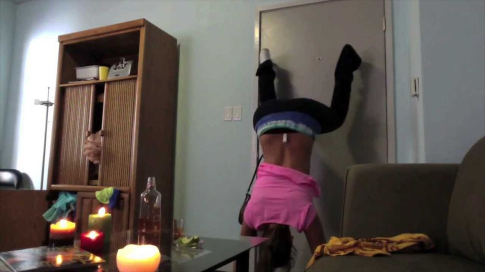 Twerking girl catches on fire and crazy fox song top links we love right now
