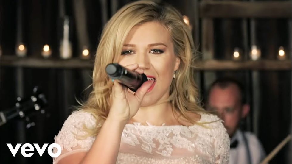 Kelly Clarkson cancels lavish October wedding