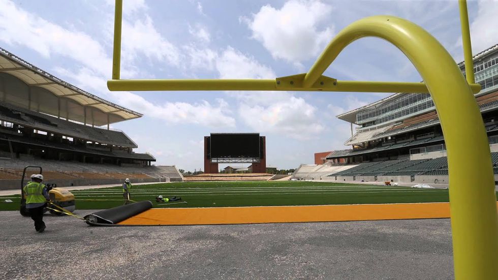 Frolicking teacup pig, Aaron Paul's pre-Jesse Pinkman days and more links we love