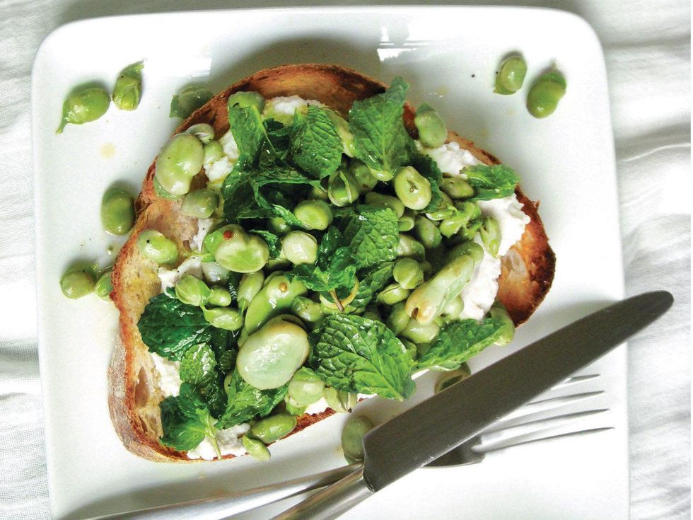 fava, mint and ricotta crostino, caroline wright, 20 minute 20 dollar meals