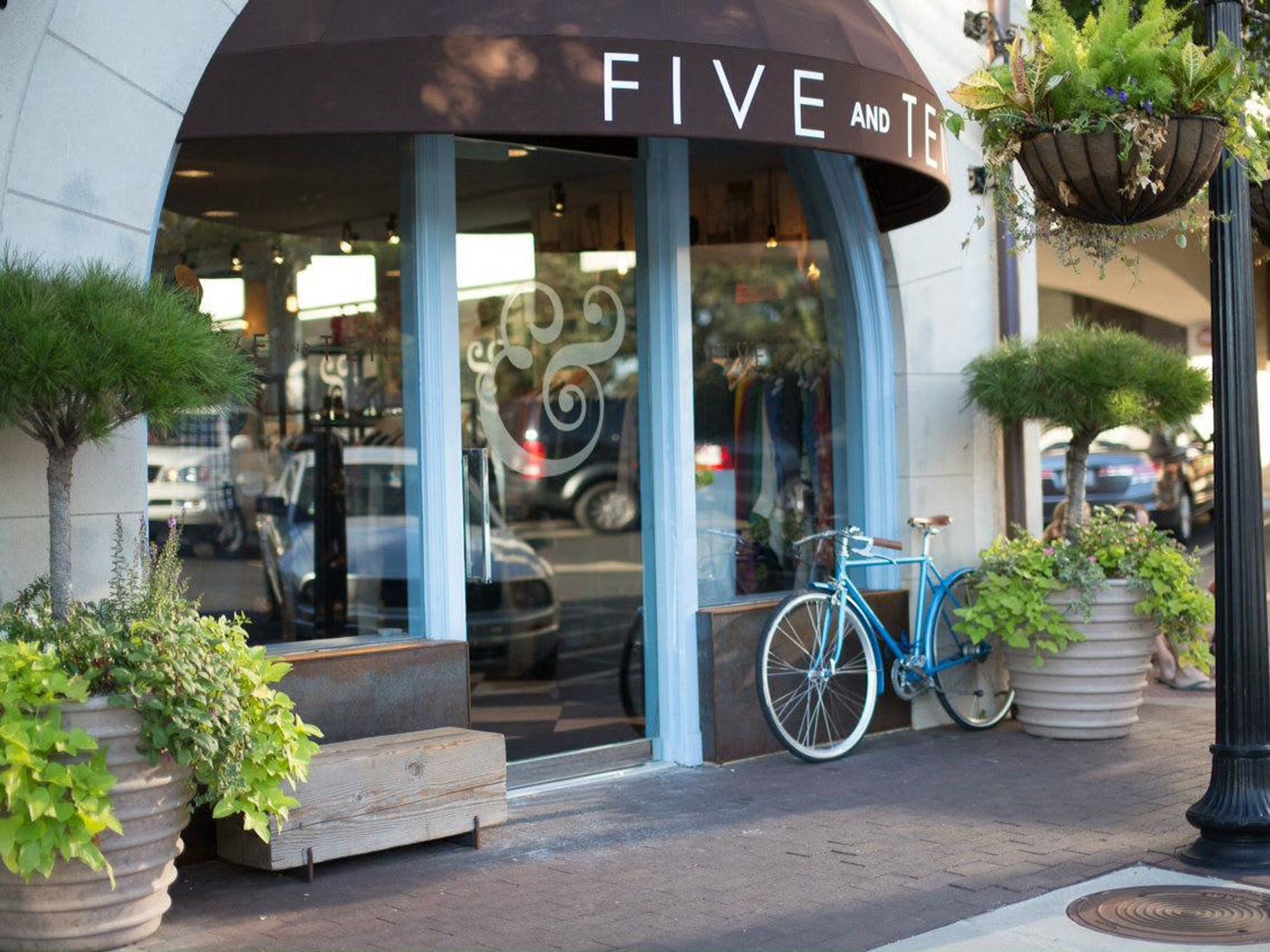 Five and Ten boutique in Highland Park Village