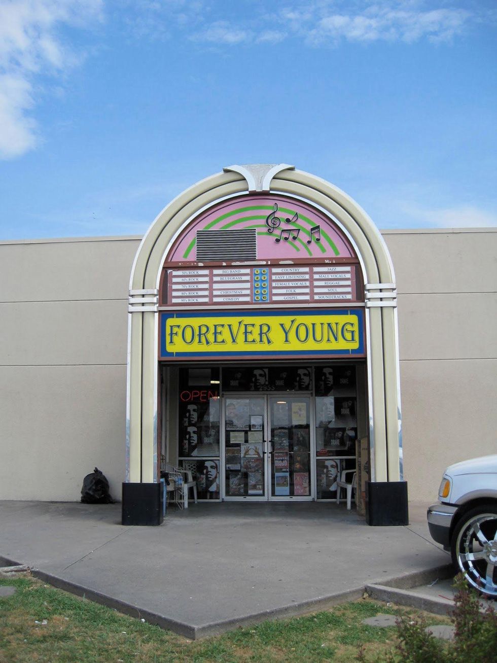 Forever Young Records in Grand Prarie Exterior