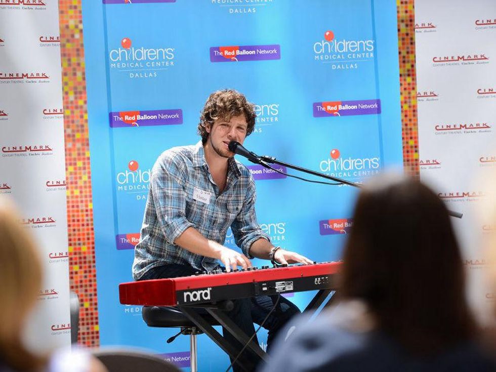 Fort Worth musician Tim Halperin signs to raise money for Children's Medical Center in Dallas