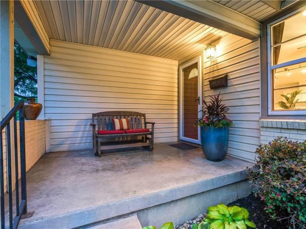 Front porch at 11207 Sinclair Ave in Dallas