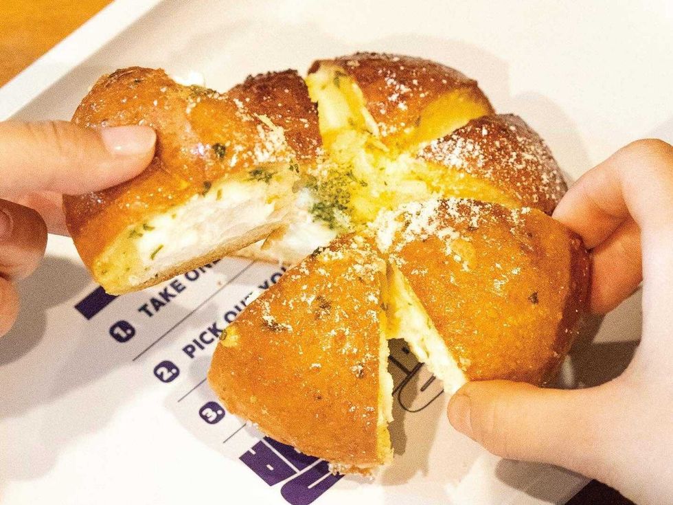 Garlic cheese bread at Smoking Tiger