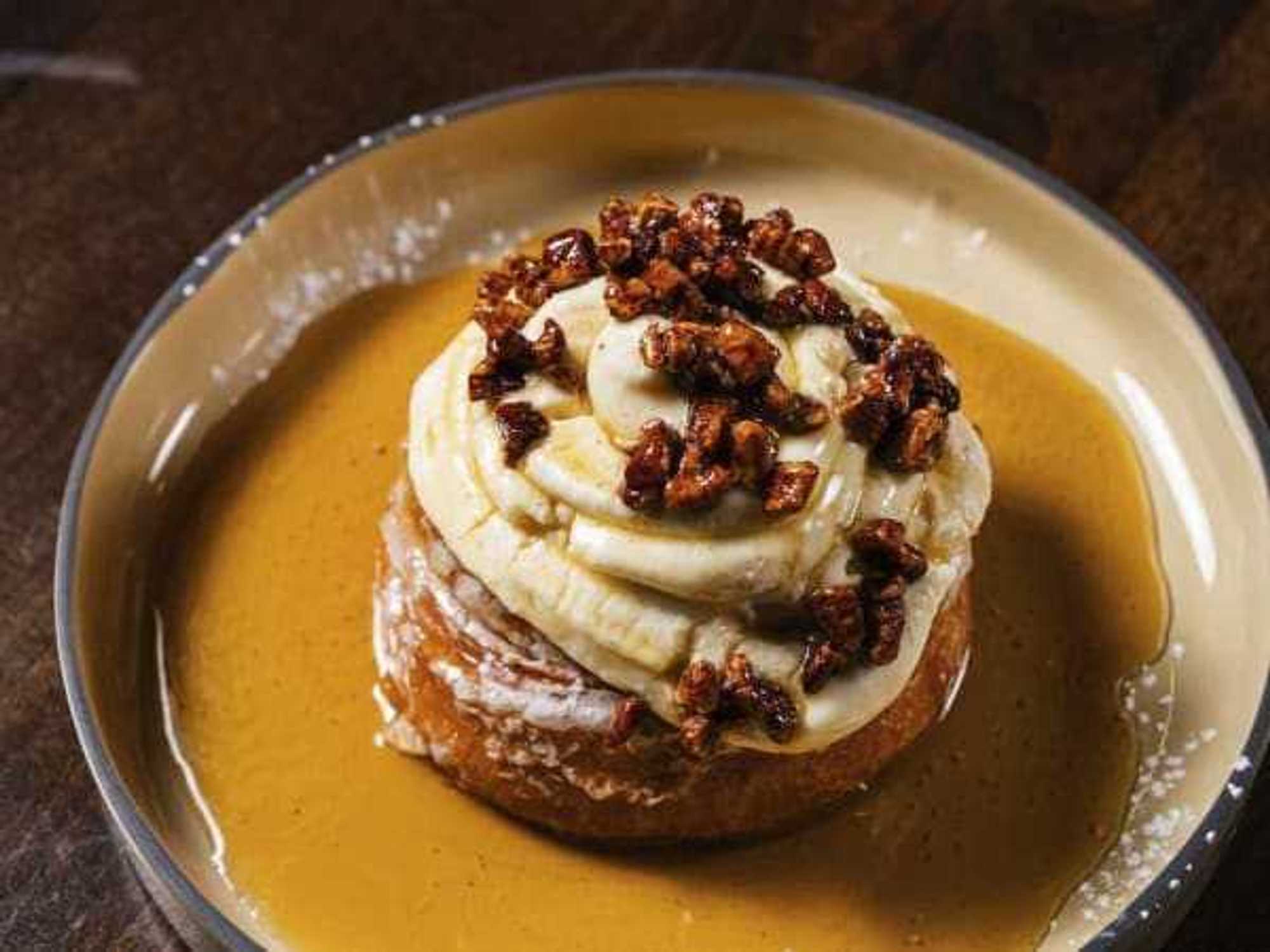 Giant cinnamon roll Hotel Vin