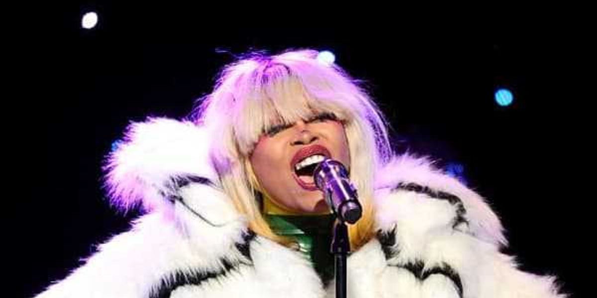 Erykah Badu stars in RNB X Live show at Toyota Music Factory ...