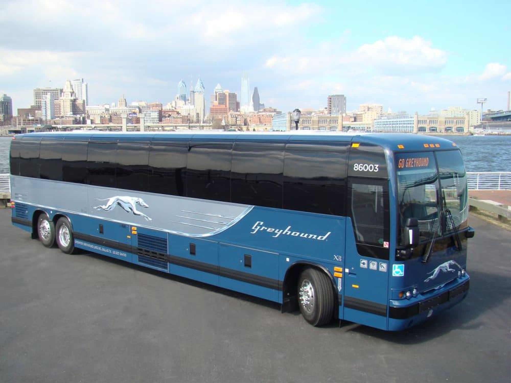 Greyhound Neoclassic bus