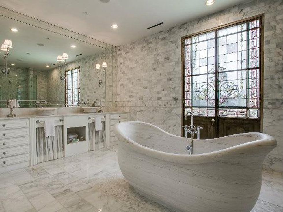 Guest bath at 8211 Inwood Rd. in Dallas