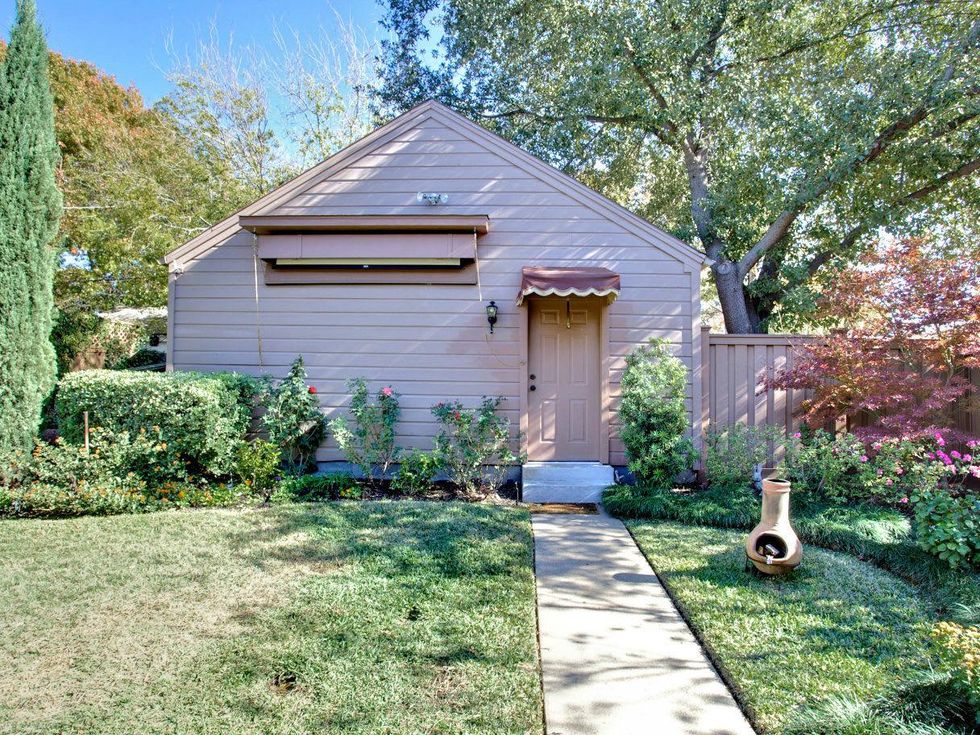 Guest quarters at 3197 Westcliff Rd. in Fort Worth