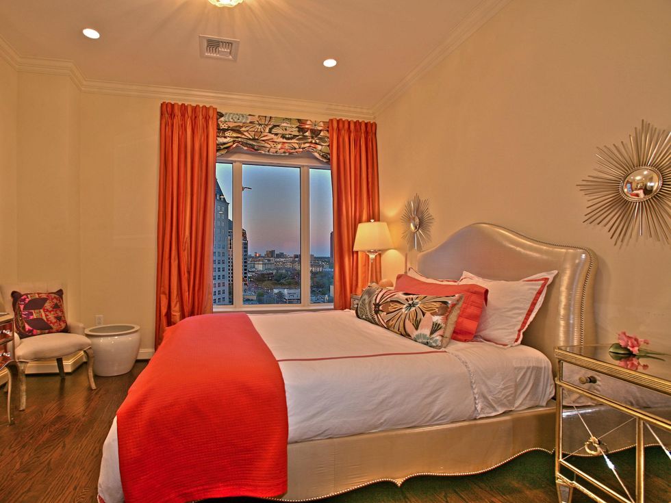 Guest room at 2525 N. Pearl #1102B