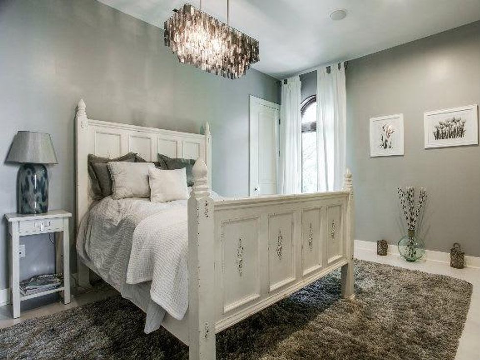 Guest room at 8211 Inwood Rd. in Dallas