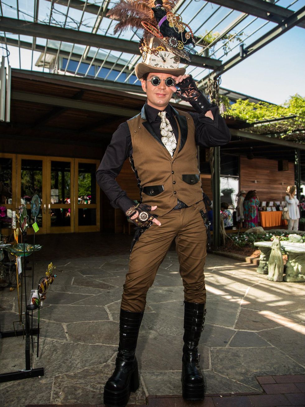 hane Walker, Mad Hatter's Tea