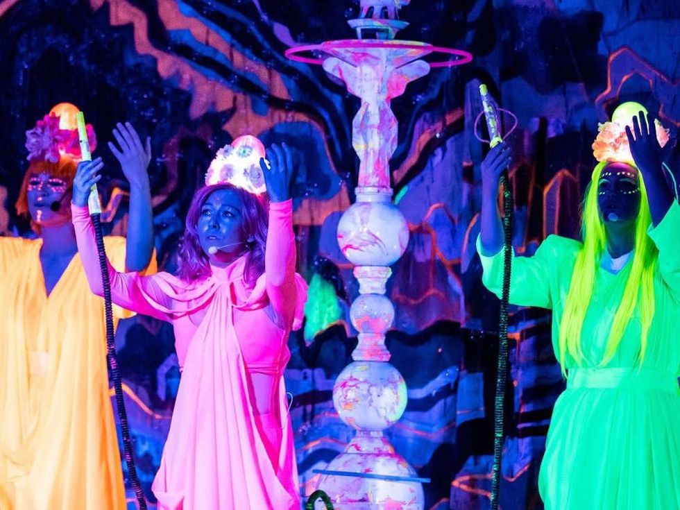 Helium Queens: A Space Opera